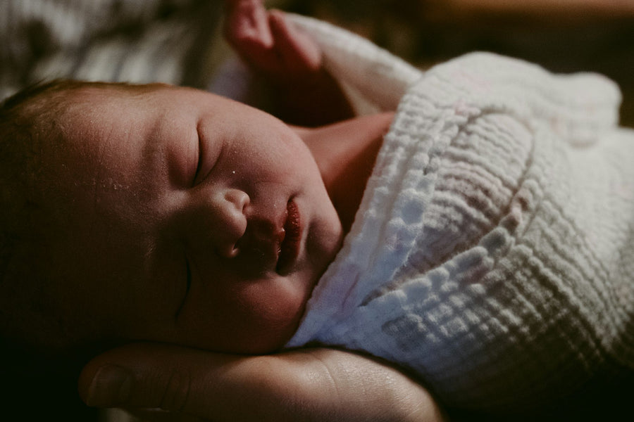 Swaddling: when it helps, how to do it, when to stop